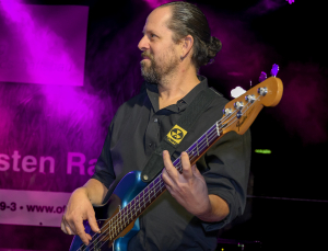 Bassist Volki Hollich